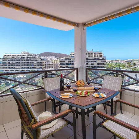 Great 'san Marino' Terrace & Pool Appartement