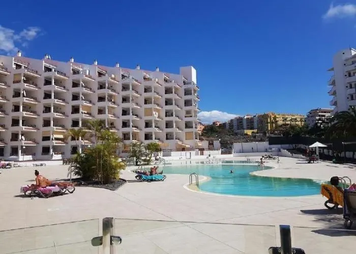 Great 'san Marino' Terrace & Pool شقة *