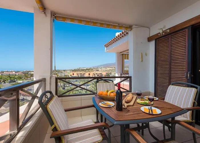 Great 'san Marino' Terrace & Pool شقة *